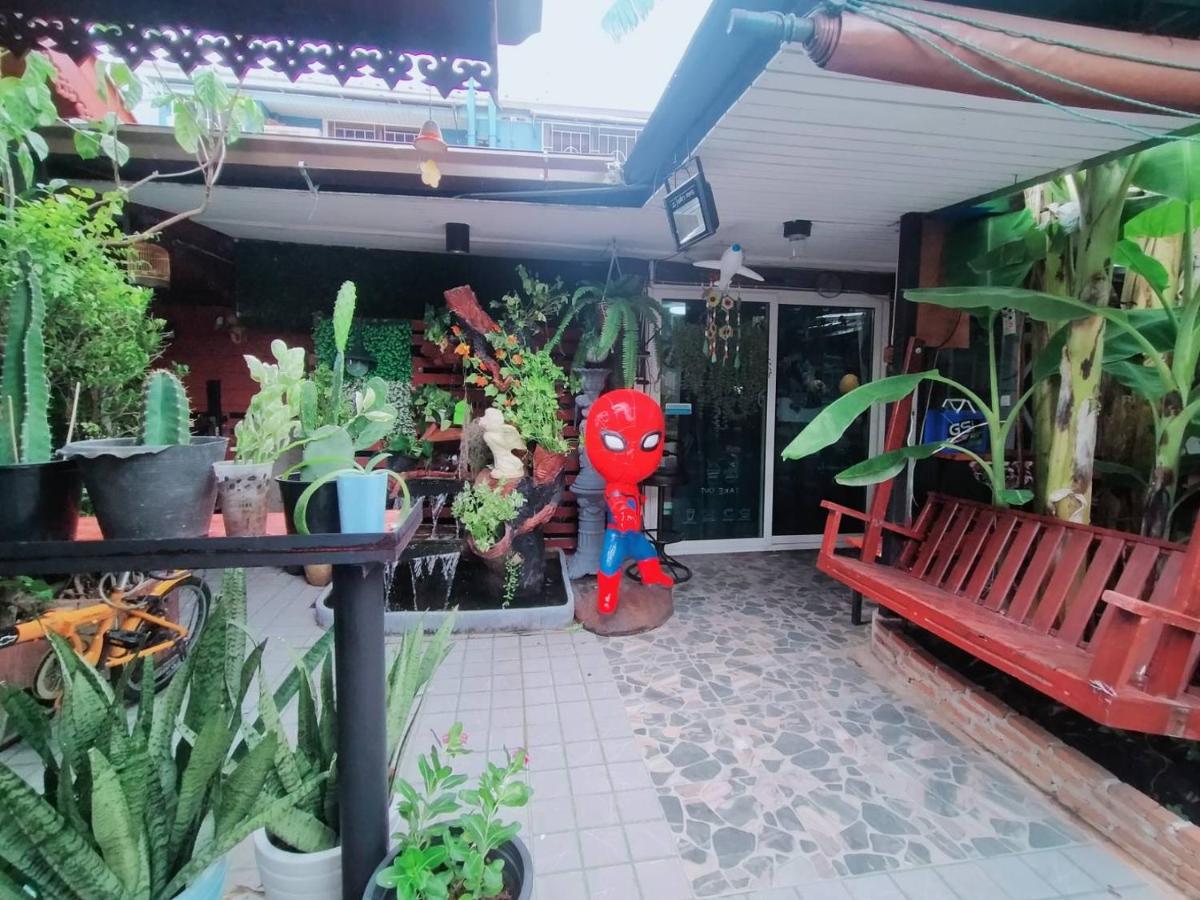 Ruenthip Homestay Bangkok Exterior photo