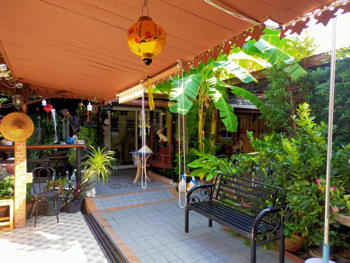 Ruenthip Homestay Bangkok Exterior photo