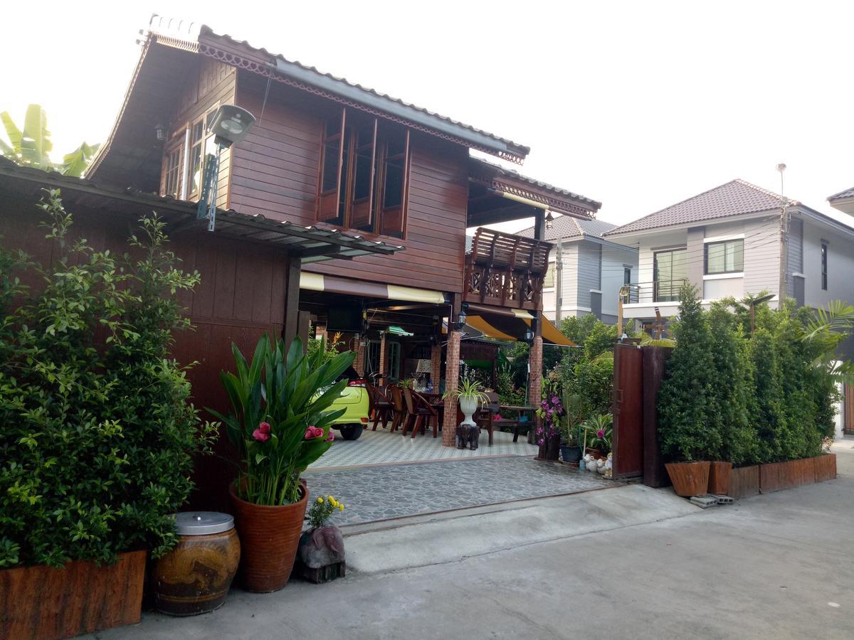 Ruenthip Homestay Bangkok Exterior photo