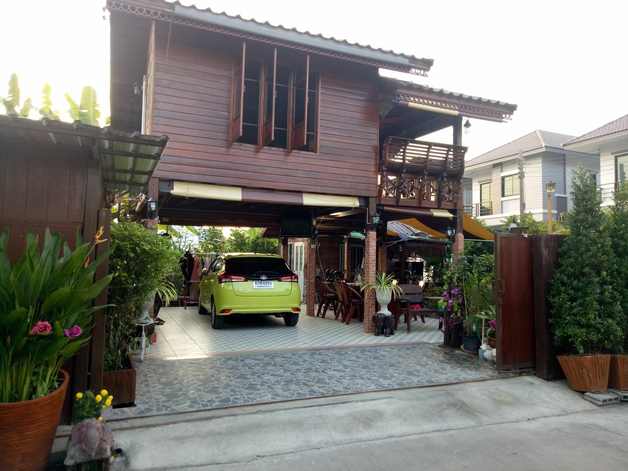 Ruenthip Homestay Bangkok Exterior photo