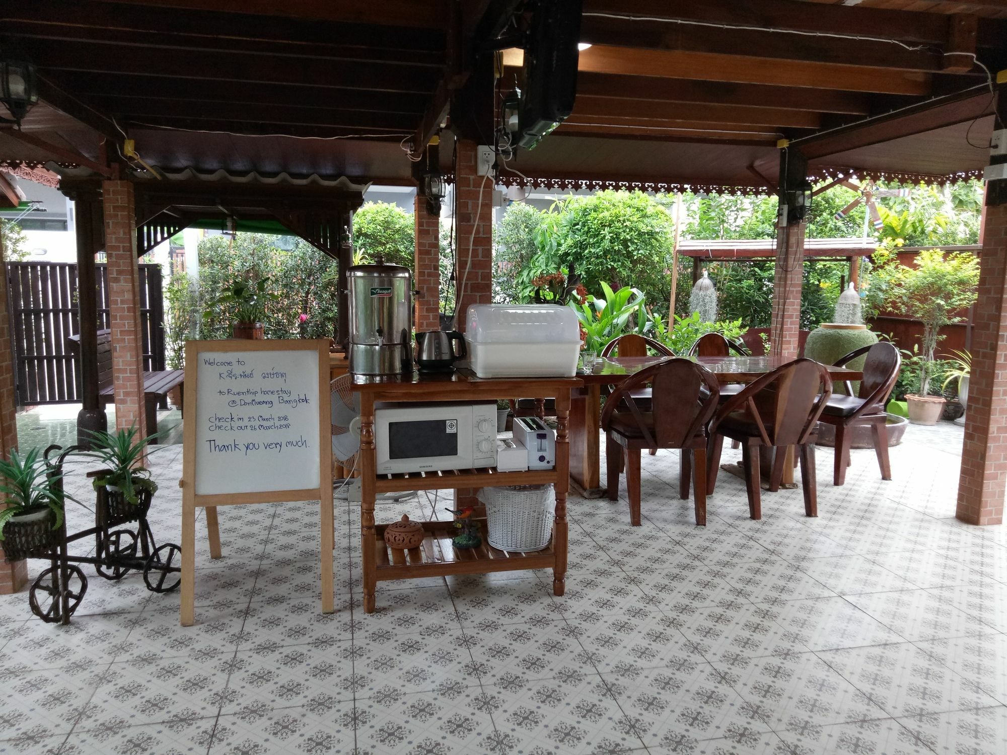 Ruenthip Homestay Bangkok Exterior photo